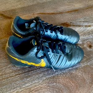 Nike boys turf cleats